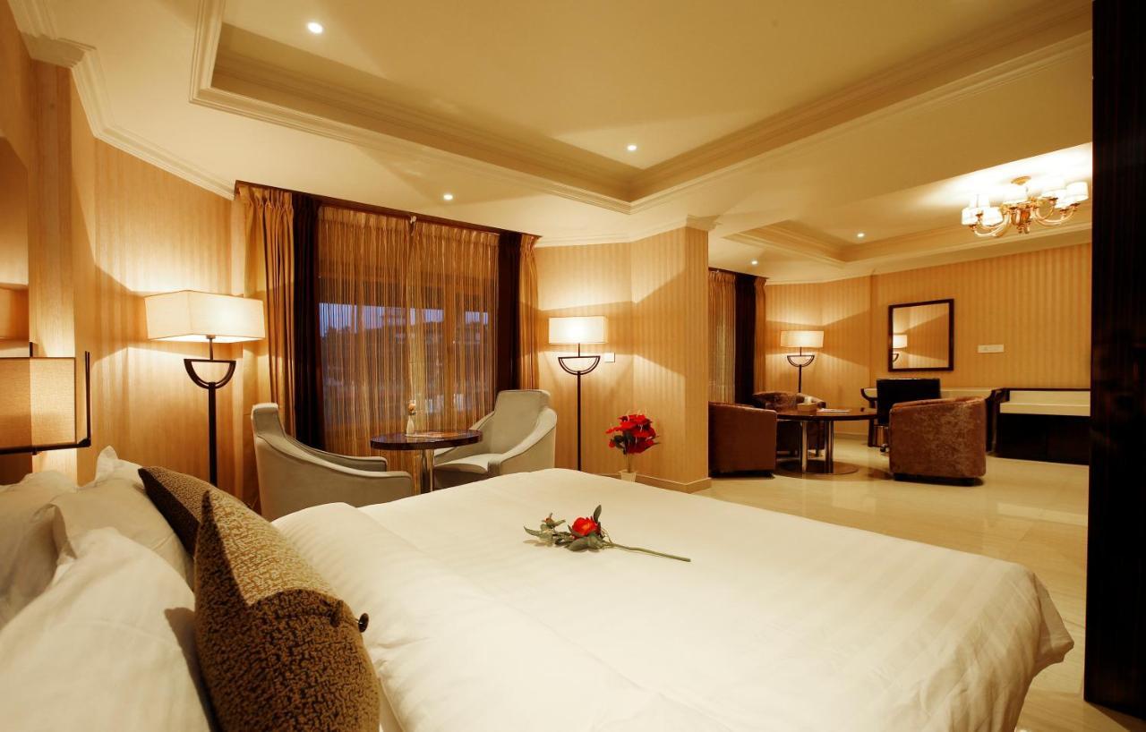 Hotel Park Residency Nilambur Bagian luar foto