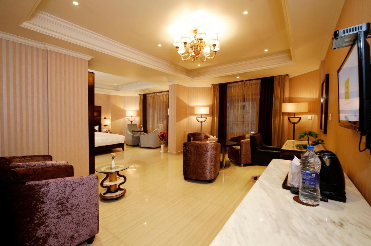 Hotel Park Residency Nilambur Bagian luar foto