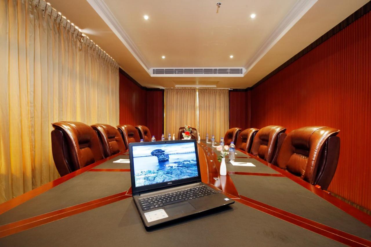 Hotel Park Residency Nilambur Bagian luar foto