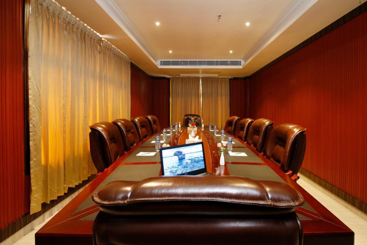 Hotel Park Residency Nilambur Bagian luar foto